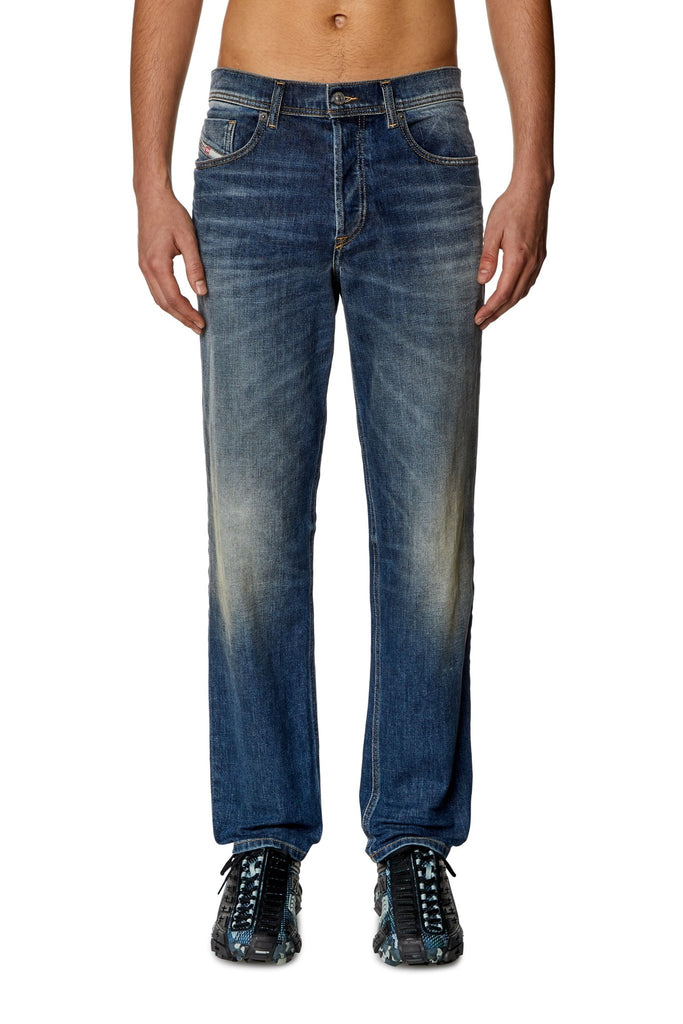 DIESEL - Tapered Jeans 2023 D-Finitive 09H43-Jeans_DIESEL-Aritmetik-montreal
