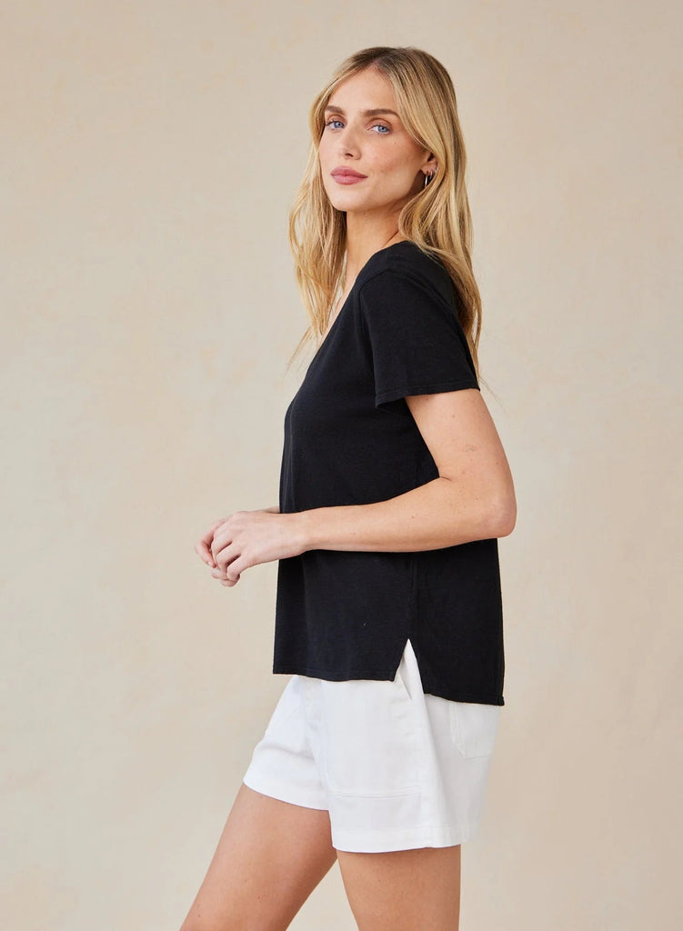 Bella Dahl - Side Slit V - Neck Tee - Black - T-shirt_Bella Dahl - Aritmetik - montreal