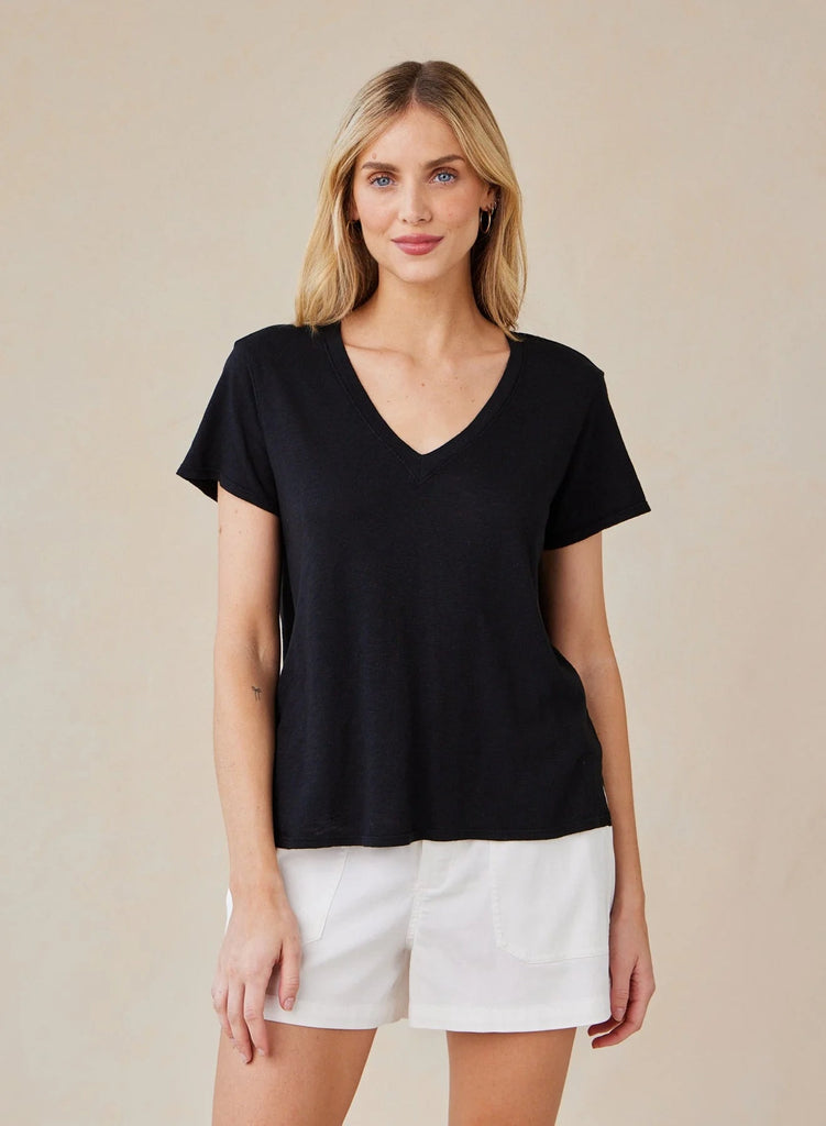 Bella Dahl - Side Slit V - Neck Tee - Black - T-shirt_Bella Dahl - Aritmetik - montreal