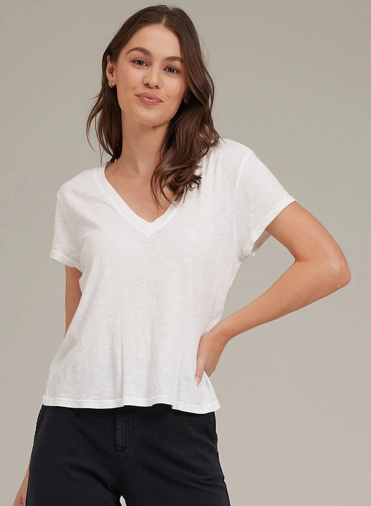 Bella Dahl - Side Slit V - Neck Tee - White - T-shirt_Bella Dahl - Aritmetik - montreal