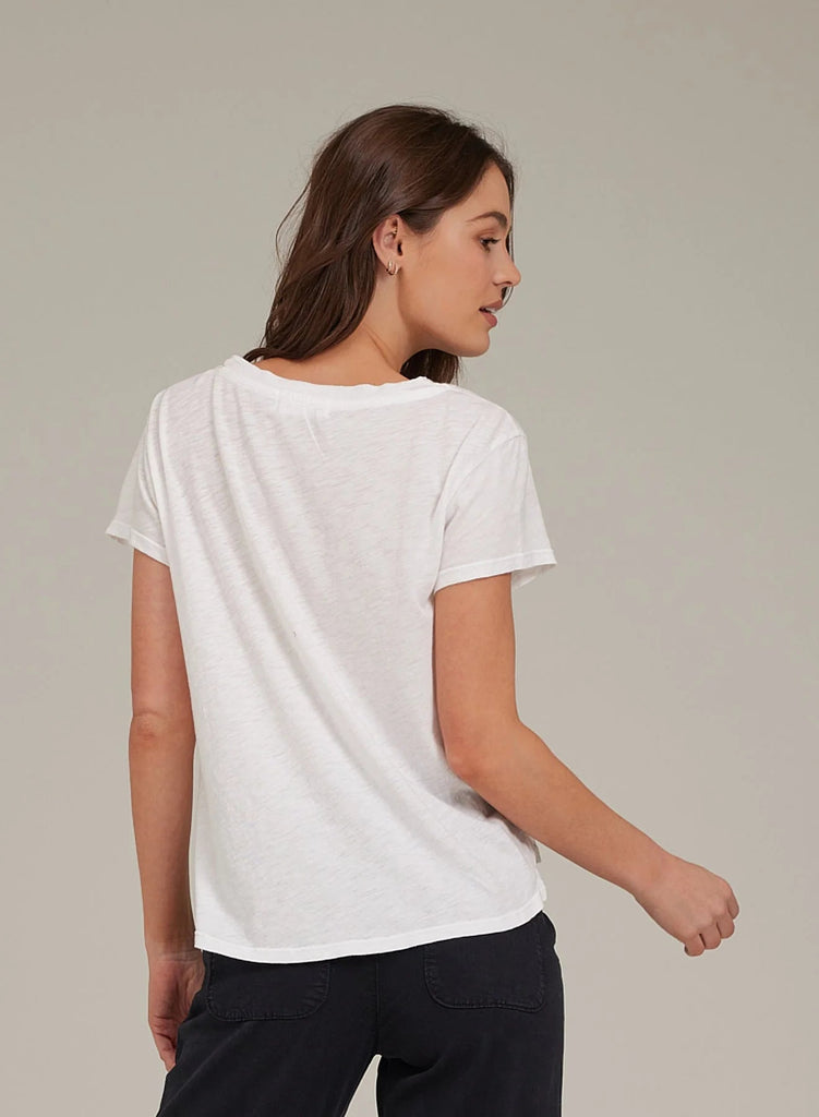 Bella Dahl - Side Slit V - Neck Tee - White - T-shirt_Bella Dahl - Aritmetik - montreal