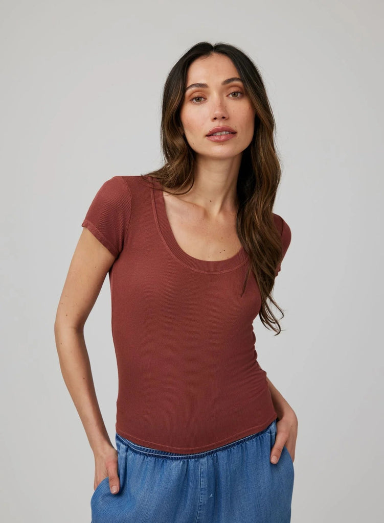 Bella Dahl - Wide Scoop Neck Tee - Beachwood - T-shirt_Bella Dahl - Aritmetik - montreal