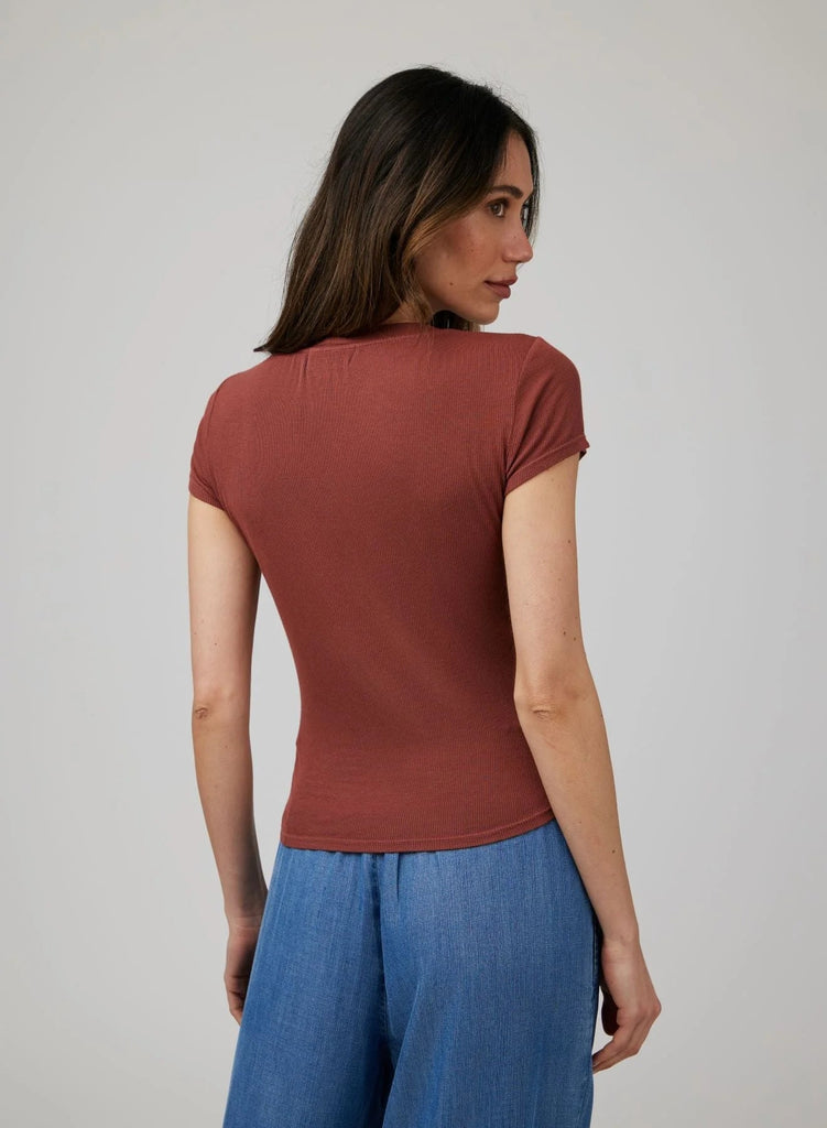 Bella Dahl - Wide Scoop Neck Tee - Beachwood - T-shirt_Bella Dahl - Aritmetik - montreal
