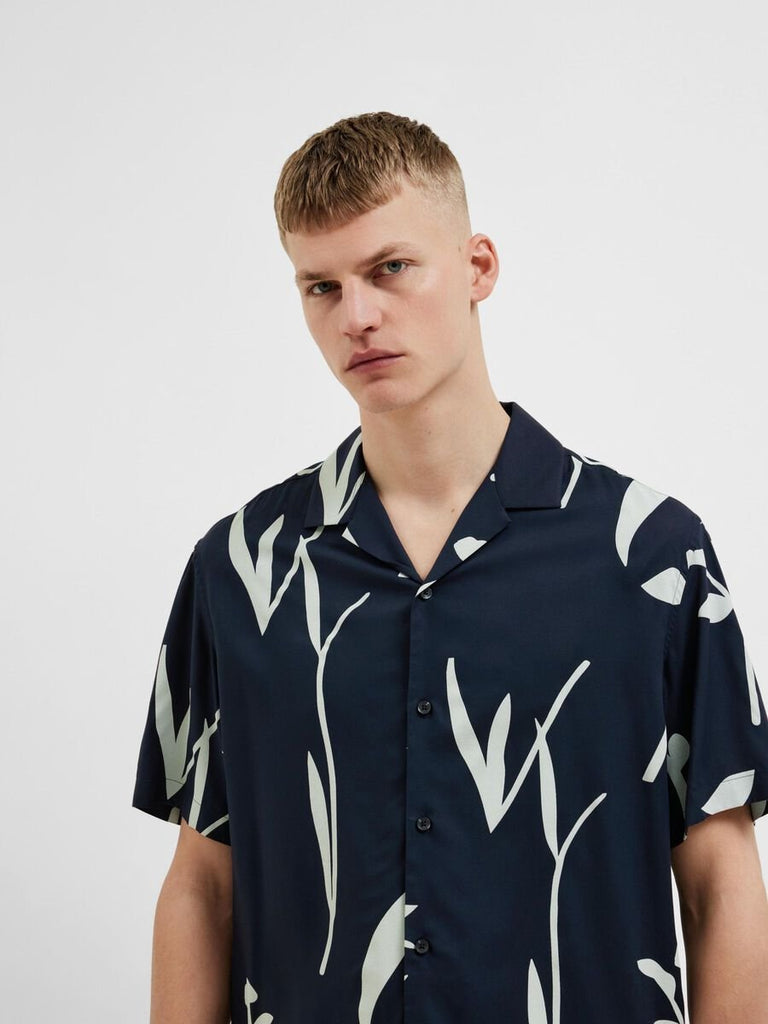 SELECTED - PRINTED SHORT SLEEVED SHIRT - NAVY - Shirt_SELECTED - Aritmetik - montreal