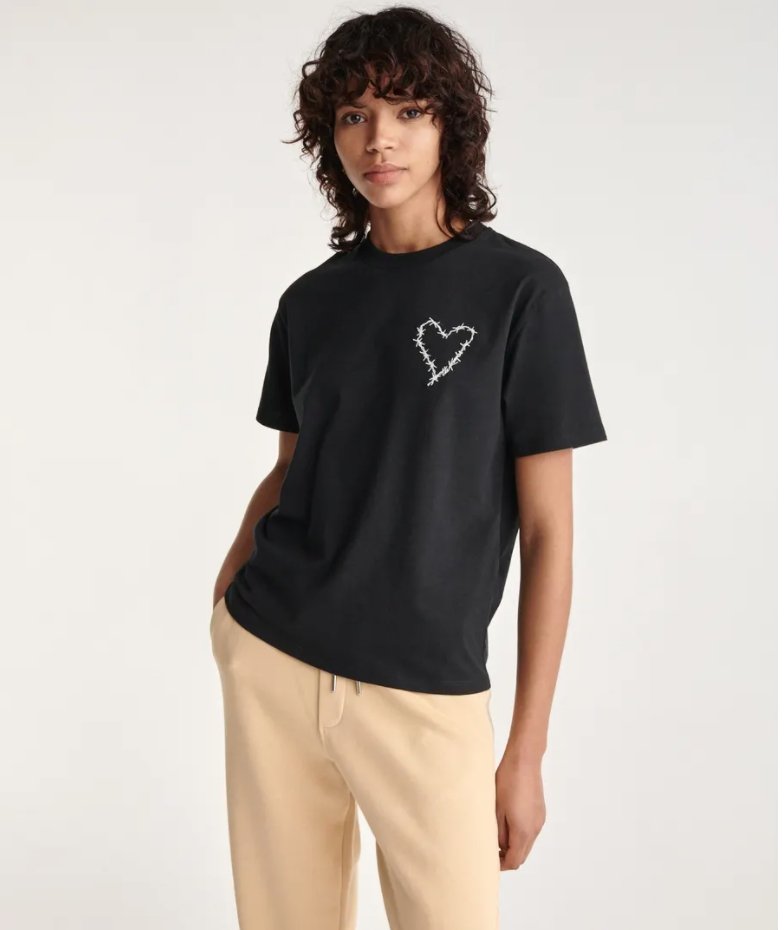 BLACK COTTON T-SHIRT & EMBROIDERED ECRU HEART-T-shirt_The Kooples-Aritmetik-montreal