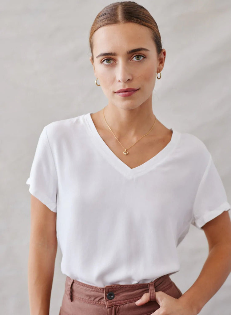 Laguna V-Neck Tee - White-T-shirt_Bella Dahl-Aritmetik-montreal